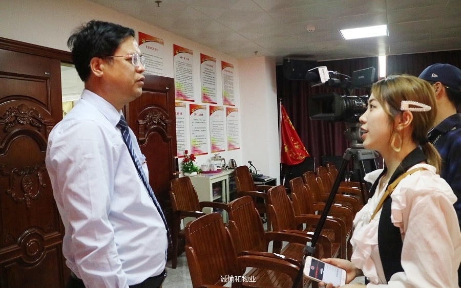 廣西新聞網(wǎng)采訪團回訪調(diào)研“紅色物業(yè)示范點”5.jpg